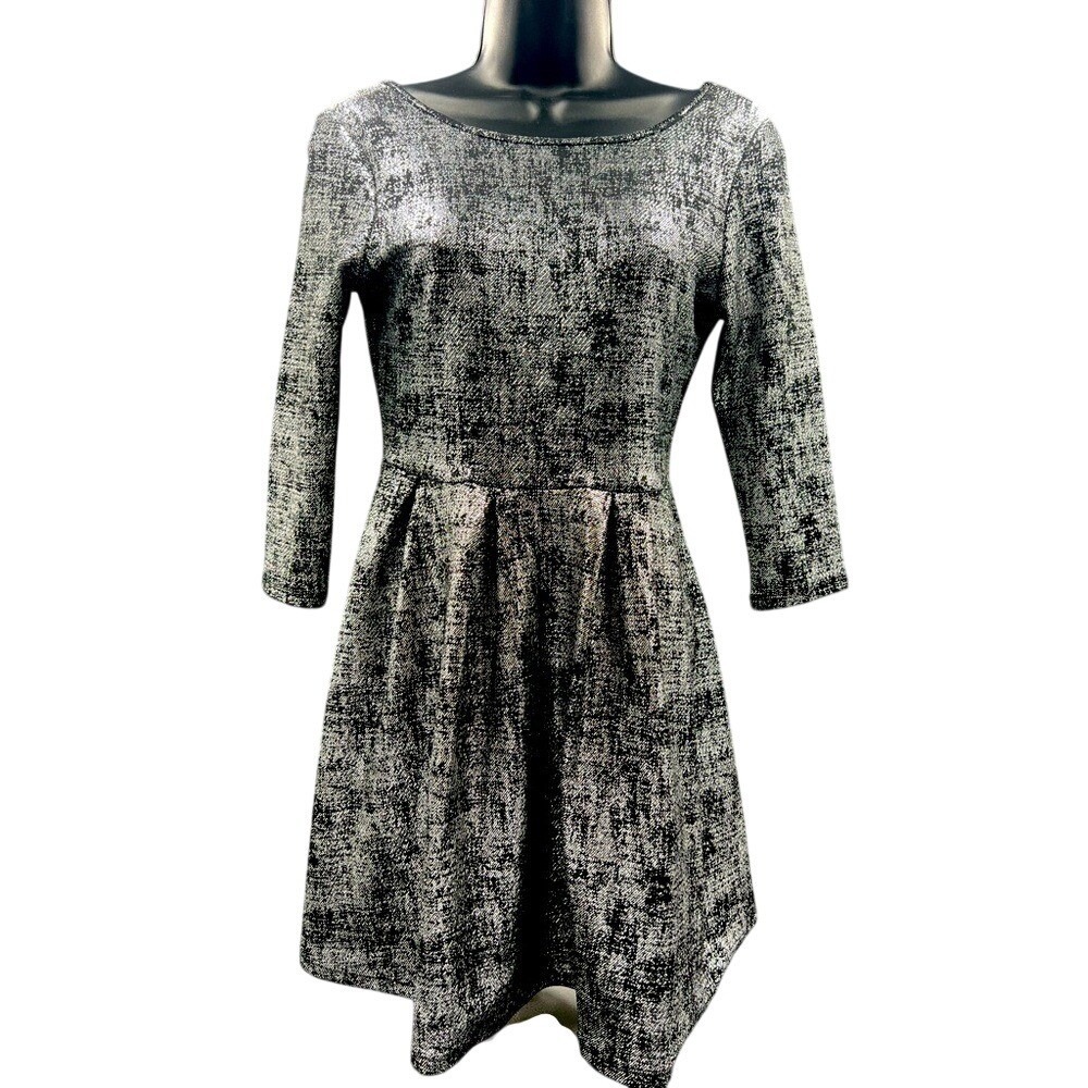 One Clothing Silver Metallic‎ Skater Dress 3/4 Sleeve V-Back Party S UR2461-NH00
